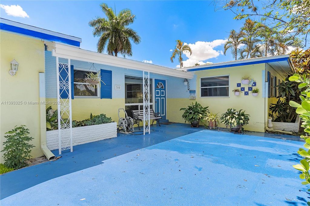 Photo of 700 Garden Ct, Plantation, FL 33317 (MLS # A11393325)