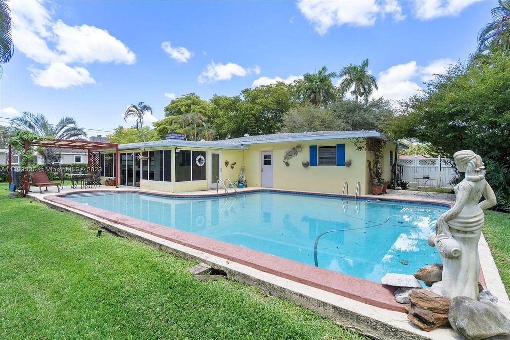 Photo of 700 Garden Ct, Plantation, FL 33317 (MLS # A11393325)