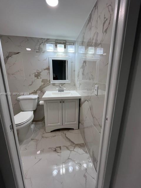 HORIZONS WEST CONDO #7 - Residential