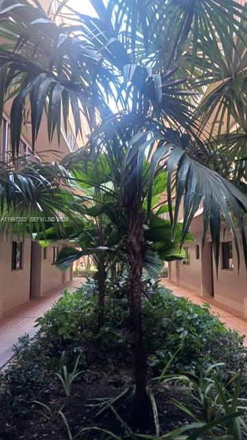 HORIZONS WEST CONDO #7 - Residential