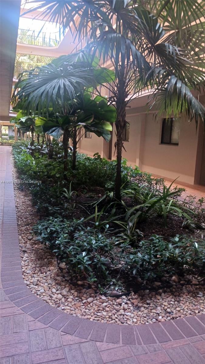 HORIZONS WEST CONDO #7 - Residential