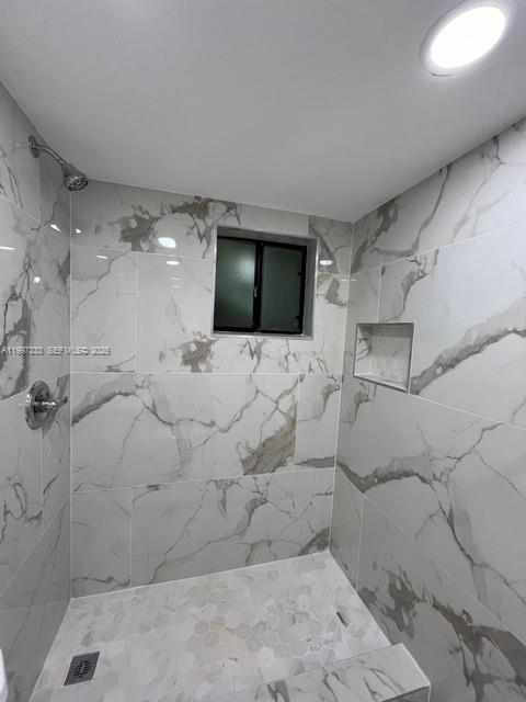 HORIZONS WEST CONDO #7 - Residential