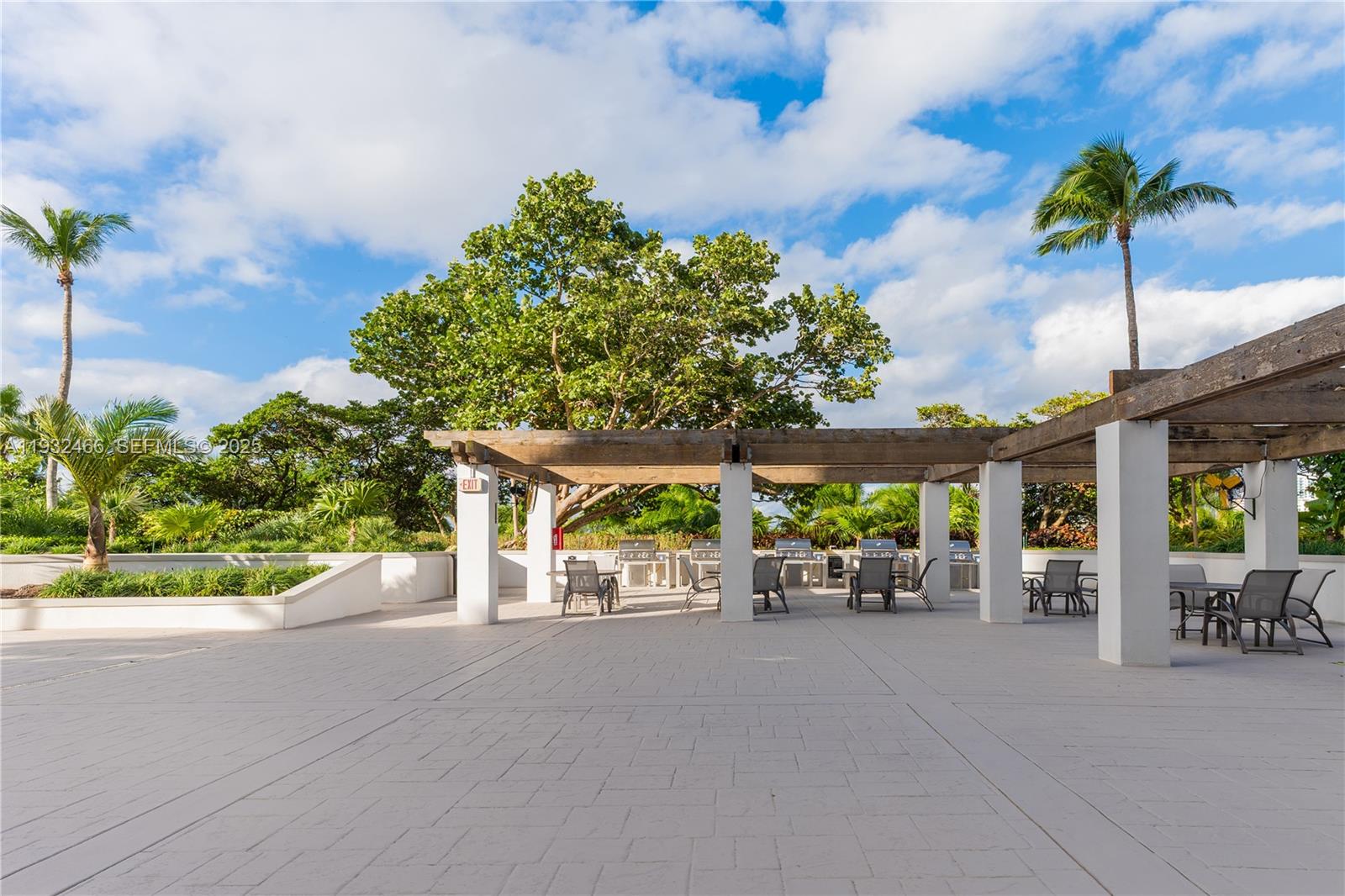 NORTH TOWER AT THE POINT - Residential