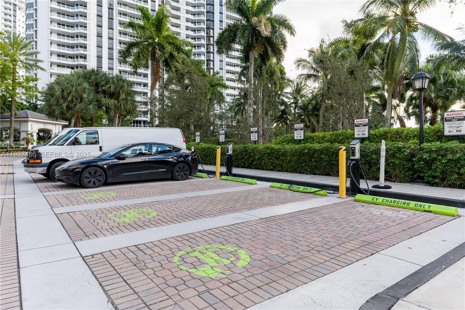 NORTH TOWER AT THE POINT - Residential