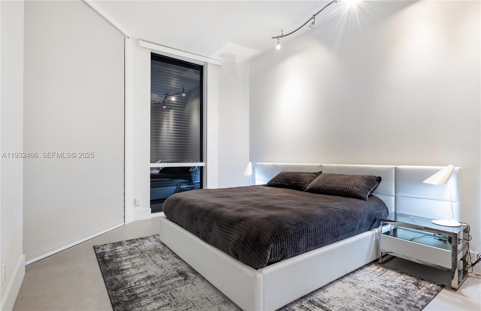 NORTH TOWER AT THE POINT - Residential