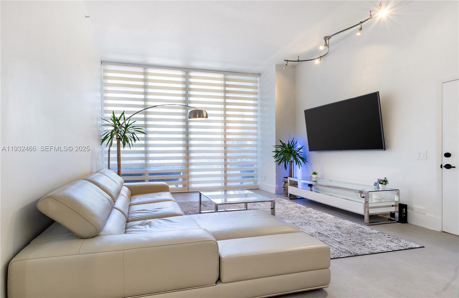 NORTH TOWER AT THE POINT - Residential