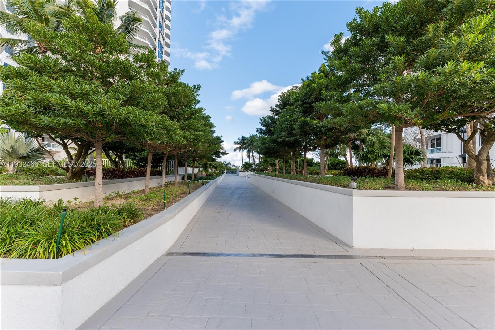 NORTH TOWER AT THE POINT - Residential