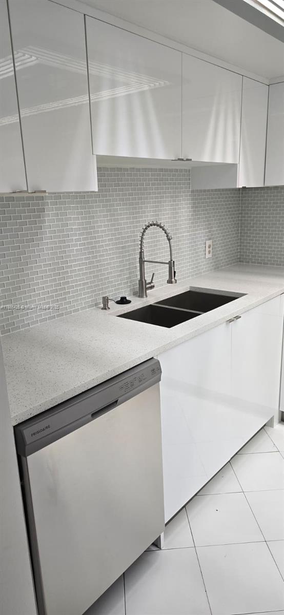 GROVE TOWERS CONDO - Residential Lease