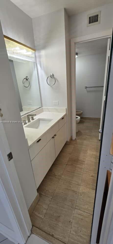 GROVE TOWERS CONDO - Residential Lease