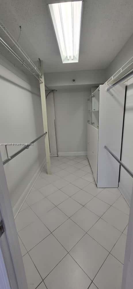 GROVE TOWERS CONDO - Residential Lease