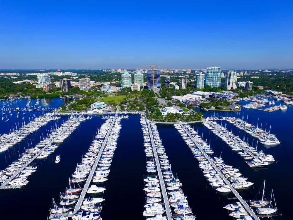 GROVE TOWERS CONDO - Residential Lease