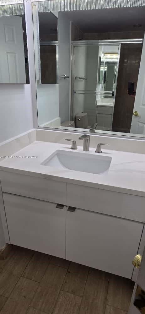 GROVE TOWERS CONDO - Residential Lease