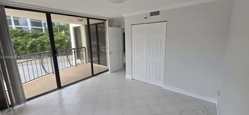 GROVE TOWERS CONDO - Residential Lease