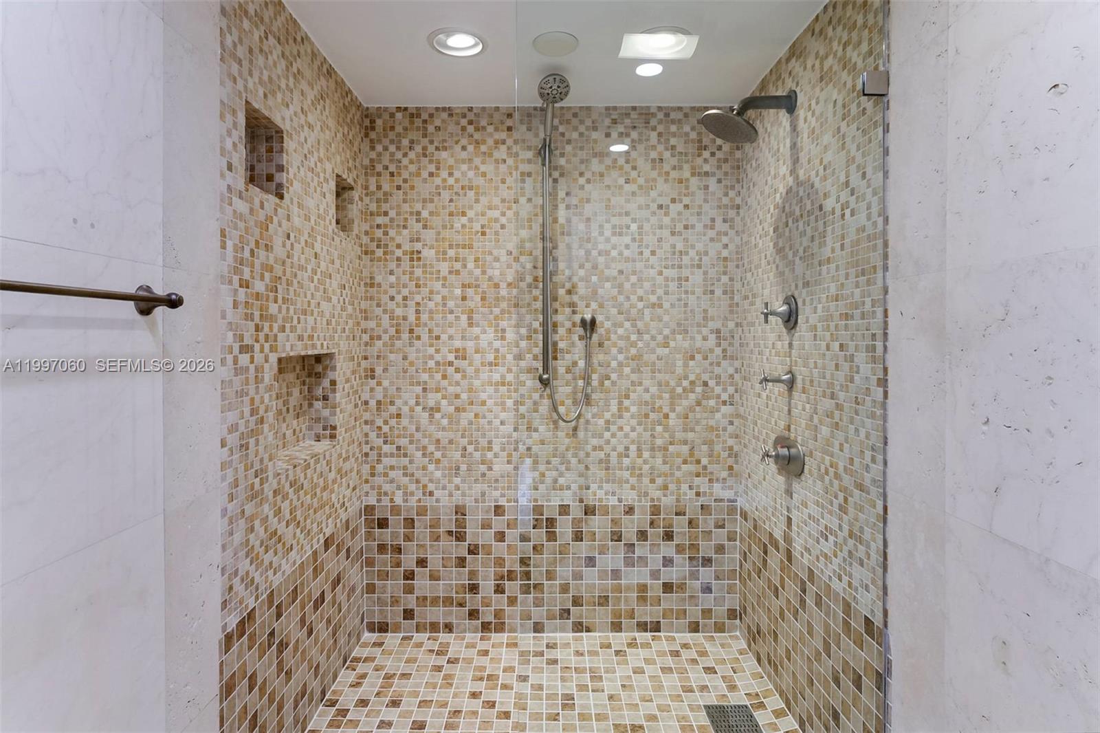 IPANEMA VILLAS CONDO - Residential Lease