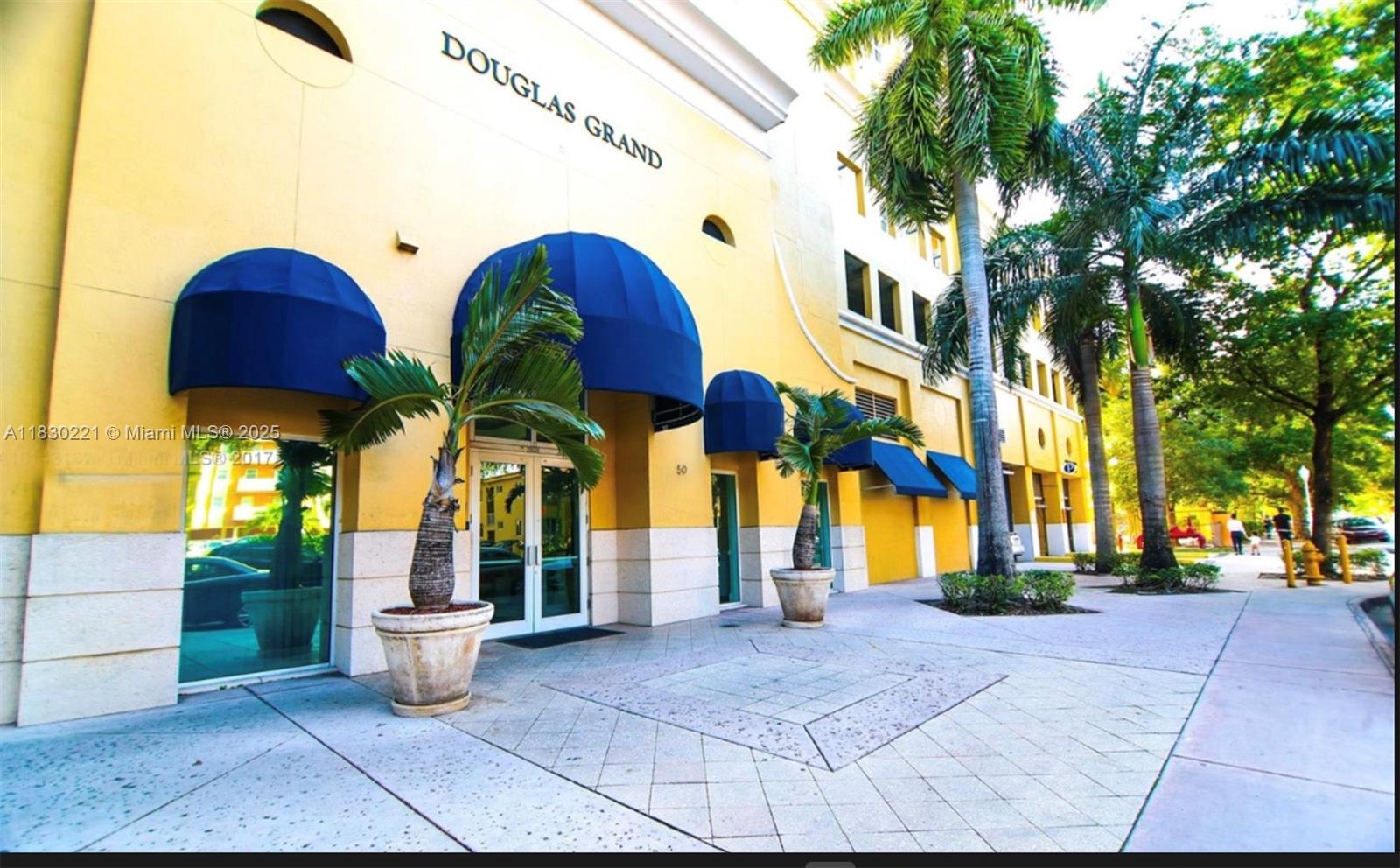 Perfectly located 2 Bedroom 1 Bathroom in the heart of Coral Gables. Convenient located next to Publix. Minutes from restaurants, shopping and access to major roads. Title floors .
AVAILABLE FOR SHOWING FROM JULY 6.