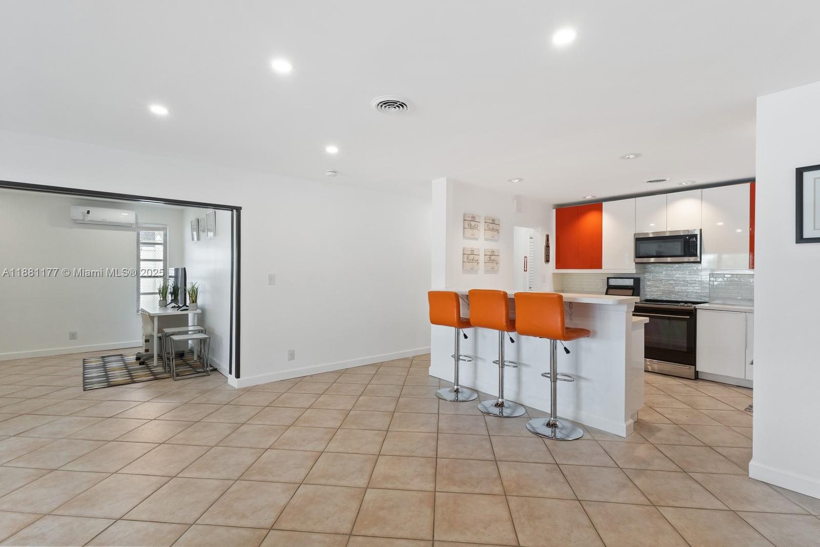 HOLLYWOOD - Residential