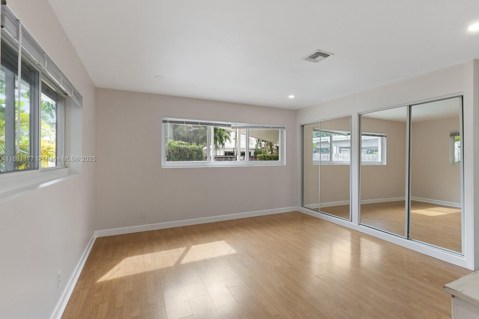 HOLLYWOOD - Residential