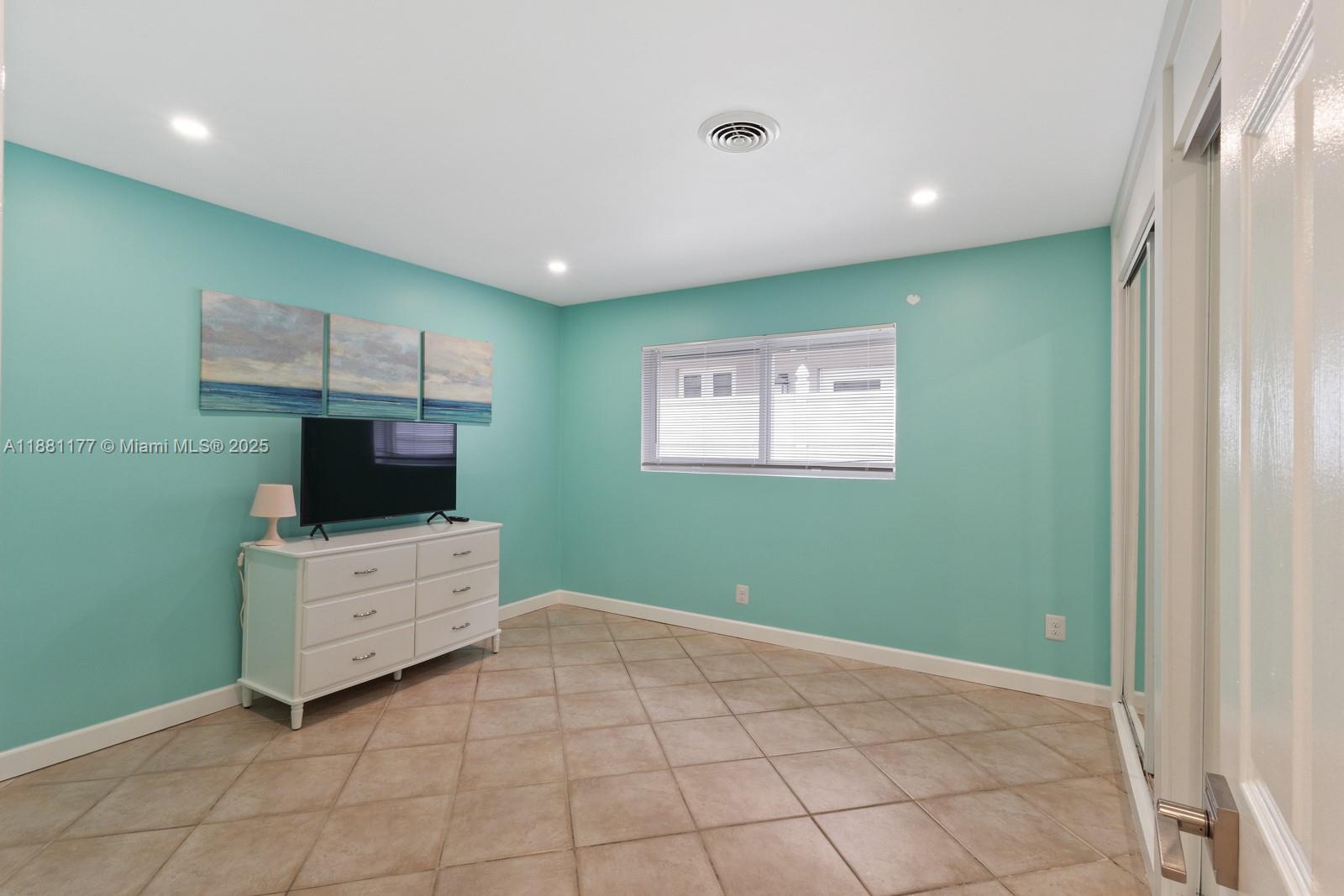 HOLLYWOOD - Residential