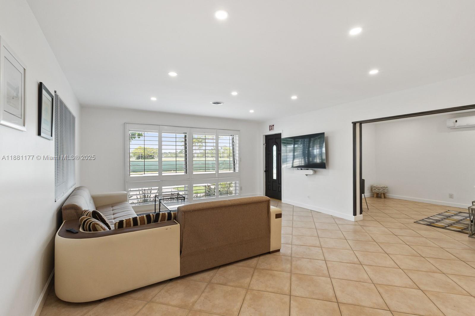 HOLLYWOOD - Residential