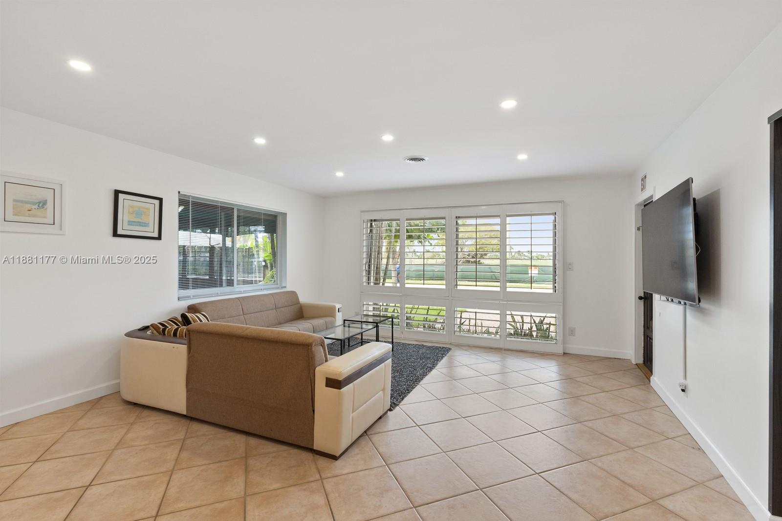 HOLLYWOOD - Residential