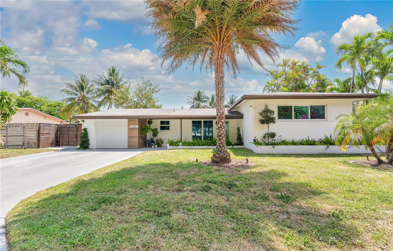 Rental Property at 4440 Sw 28th Ter, Dania Beach, Miami-Dade County, Florida - Bedrooms: 3 
Bathrooms: 2  - $5,900 MO.