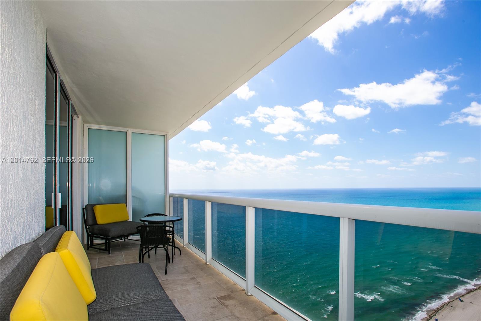BEACH CLUB II - Residential