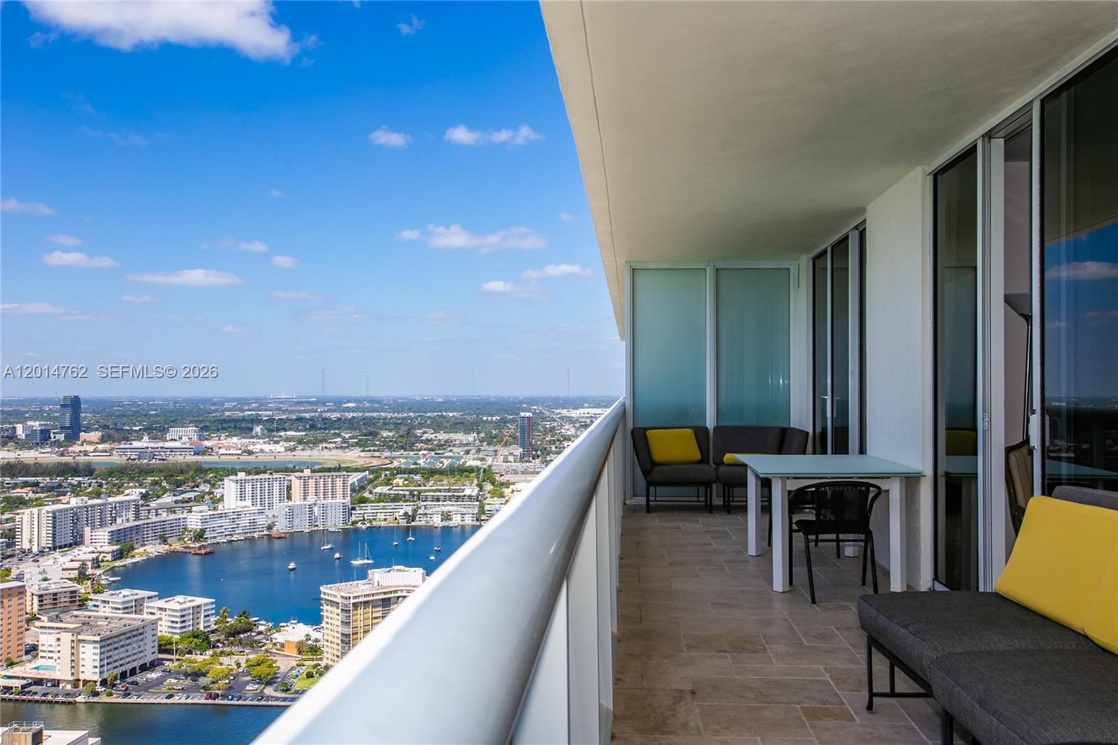 BEACH CLUB II - Residential