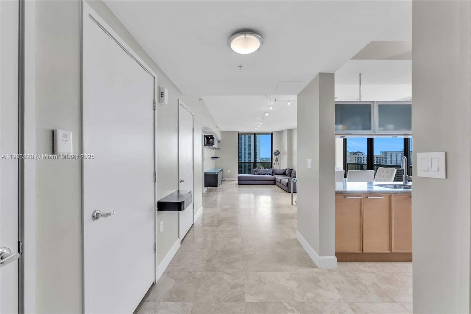 SAYAN CONDO - Residential