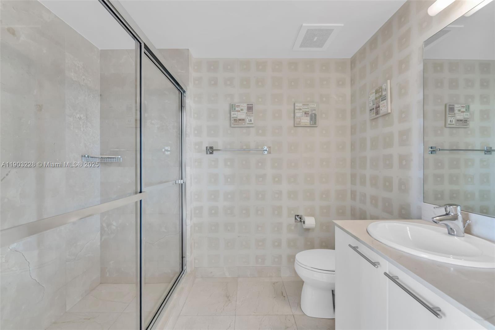 SAYAN CONDO - Residential