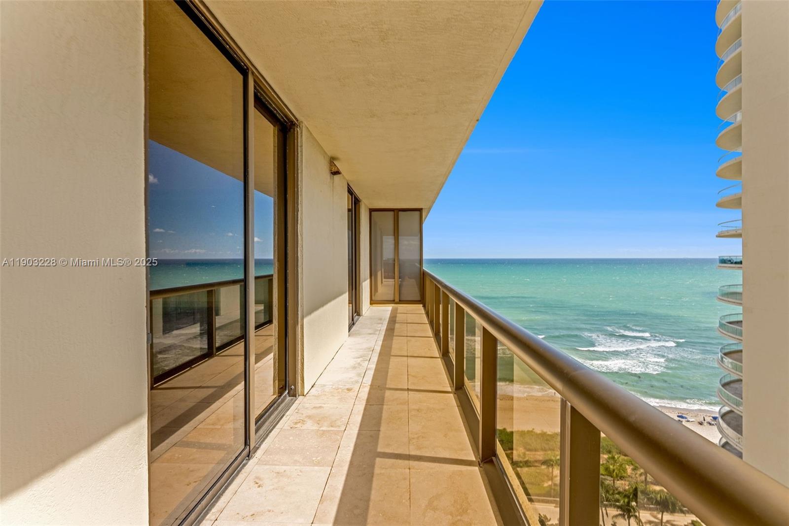 SAYAN CONDO - Residential