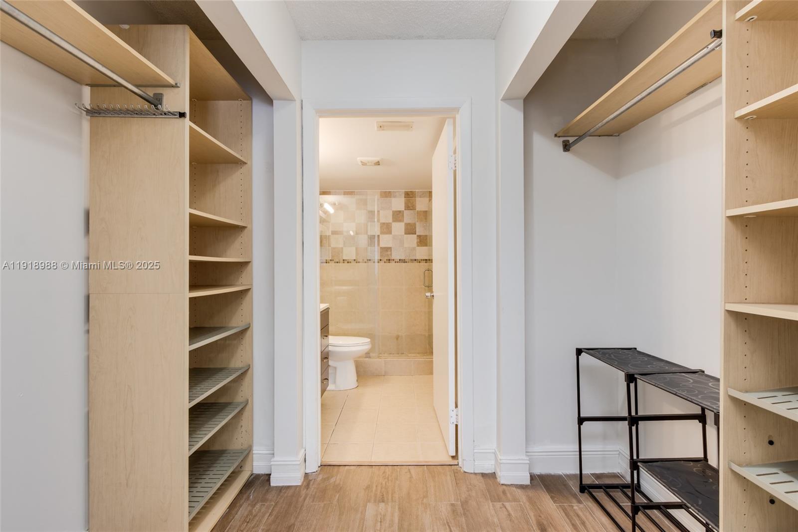 HOLLYWOOD PARC CONDOMINIU - Residential Lease