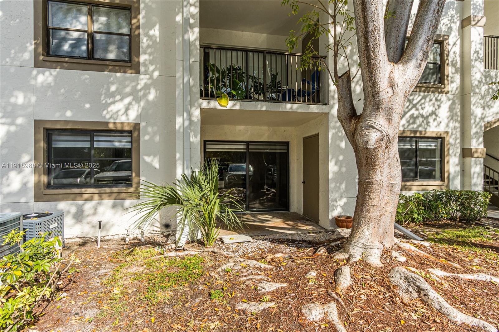 HOLLYWOOD PARC CONDOMINIU - Residential Lease