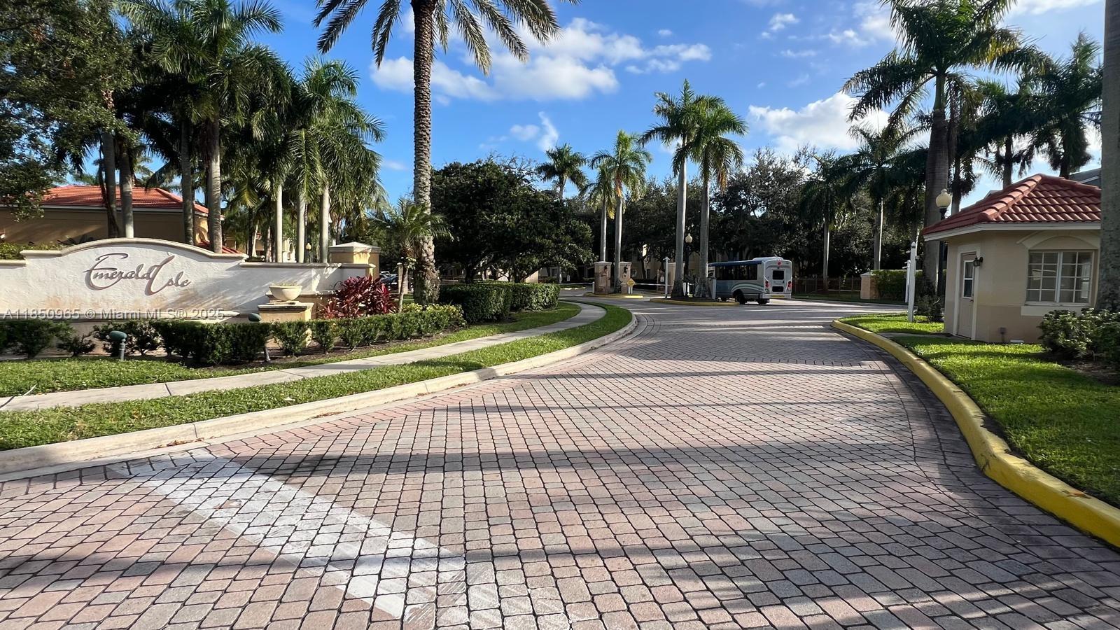 EMERALD ISLE AT LAGUNA LA - Residential Lease