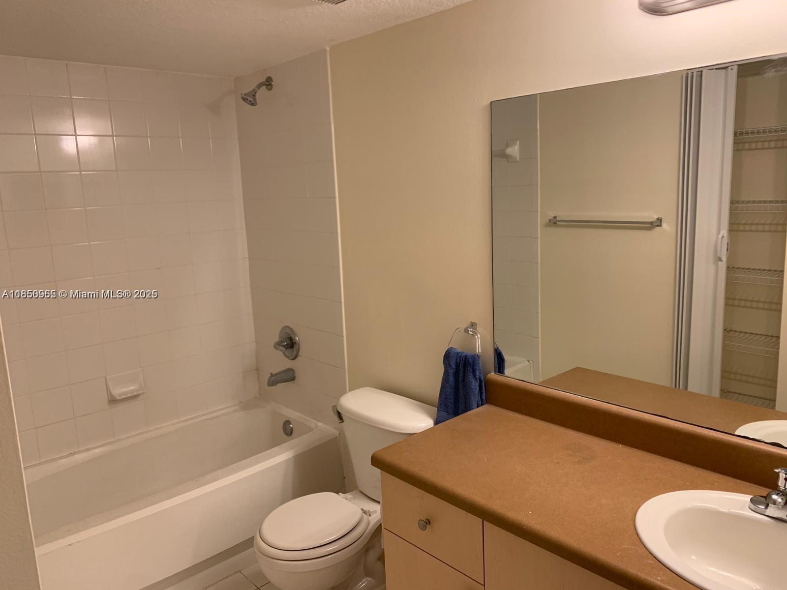 EMERALD ISLE AT LAGUNA LA - Residential Lease