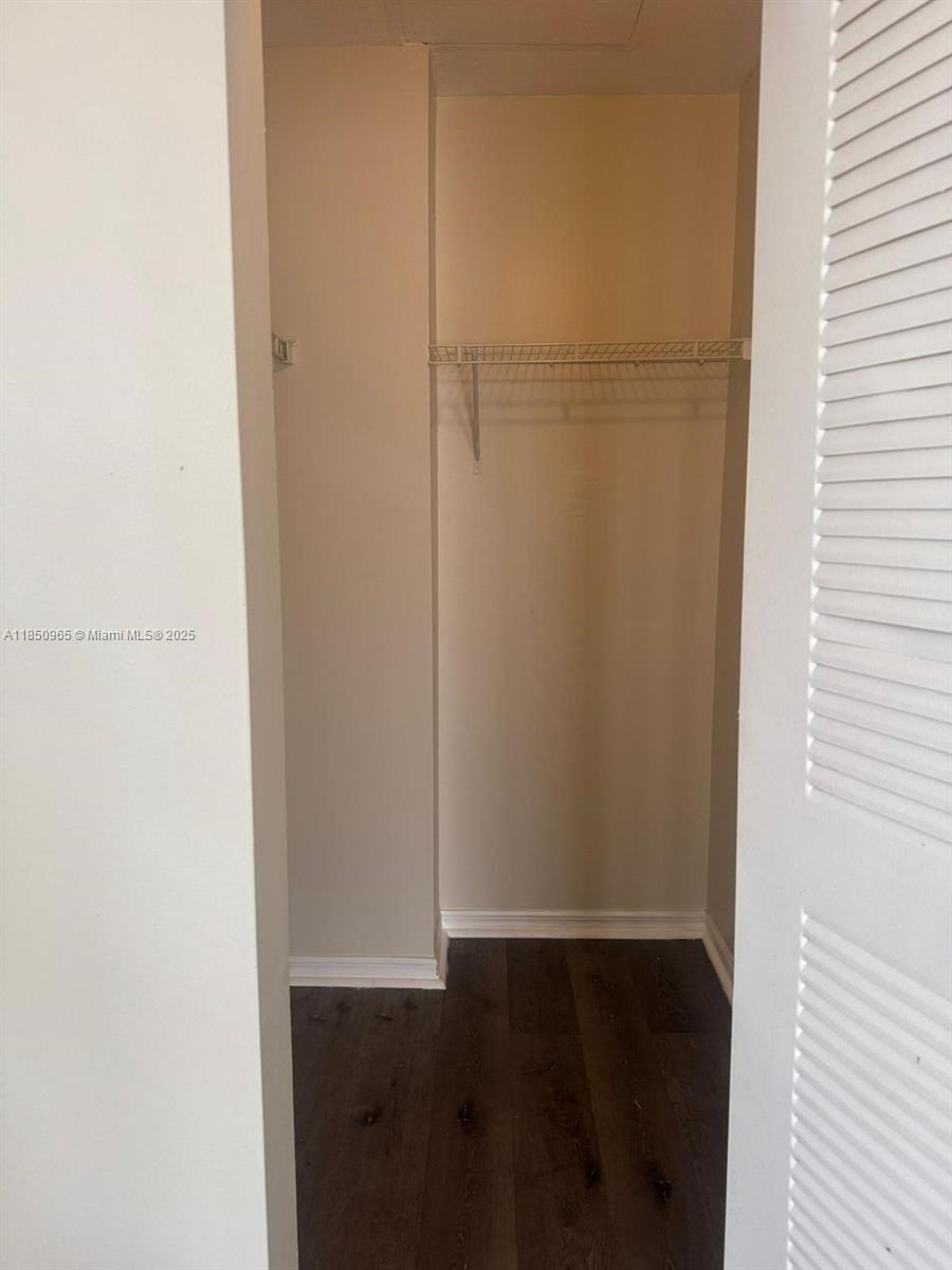 EMERALD ISLE AT LAGUNA LA - Residential Lease