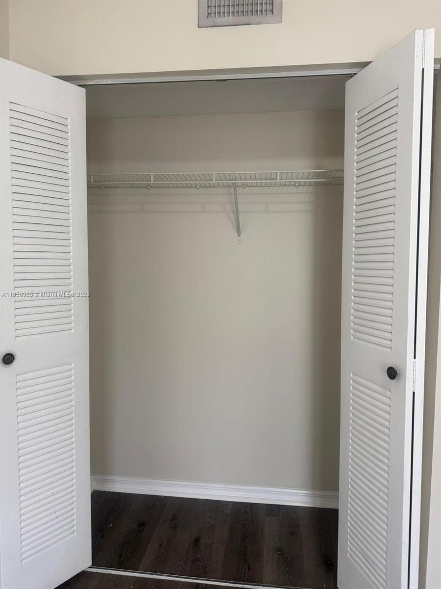 EMERALD ISLE AT LAGUNA LA - Residential Lease