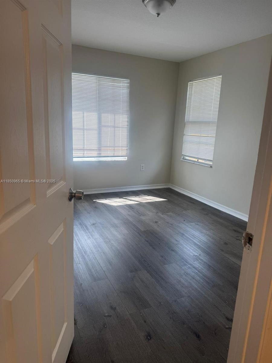 EMERALD ISLE AT LAGUNA LA - Residential Lease