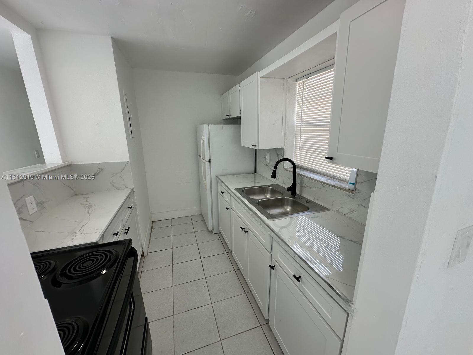 6029 Polk St 2