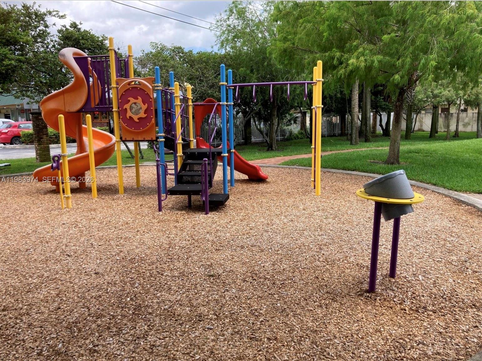 TOWNHOUSES OF PLANTATION - Residential