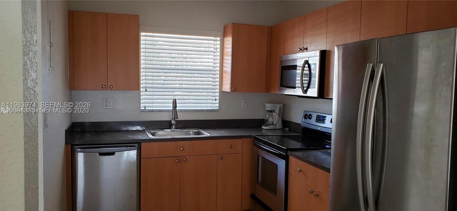 TOWNHOUSES OF PLANTATION - Residential