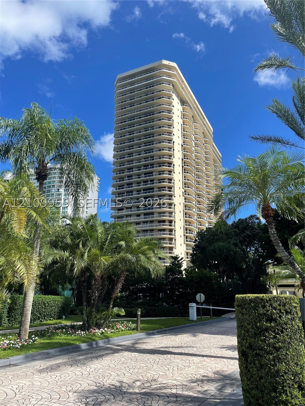 20191 E Country Club Dr 2601