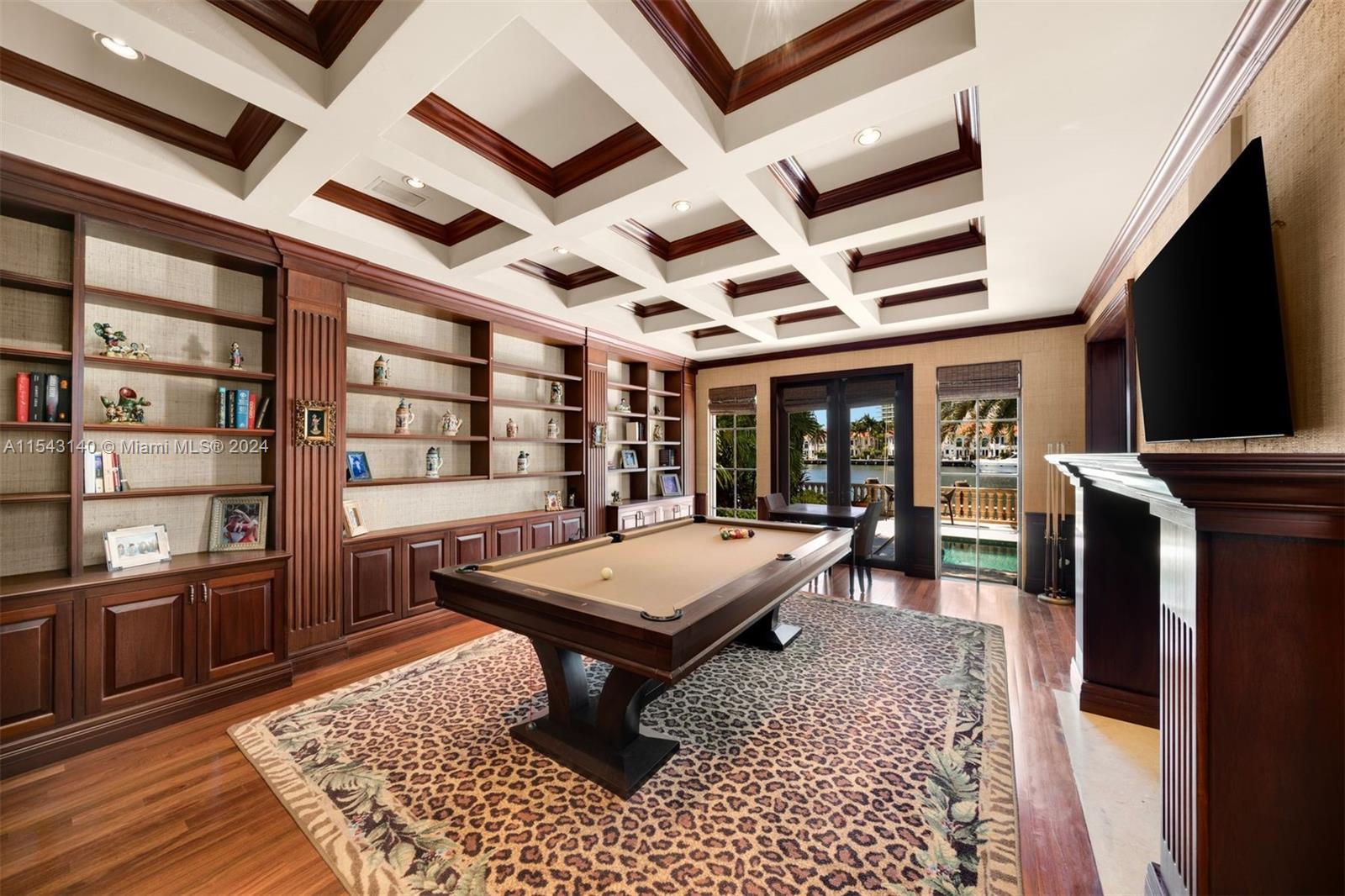 GOLDEN BEACH SEC D - Residential