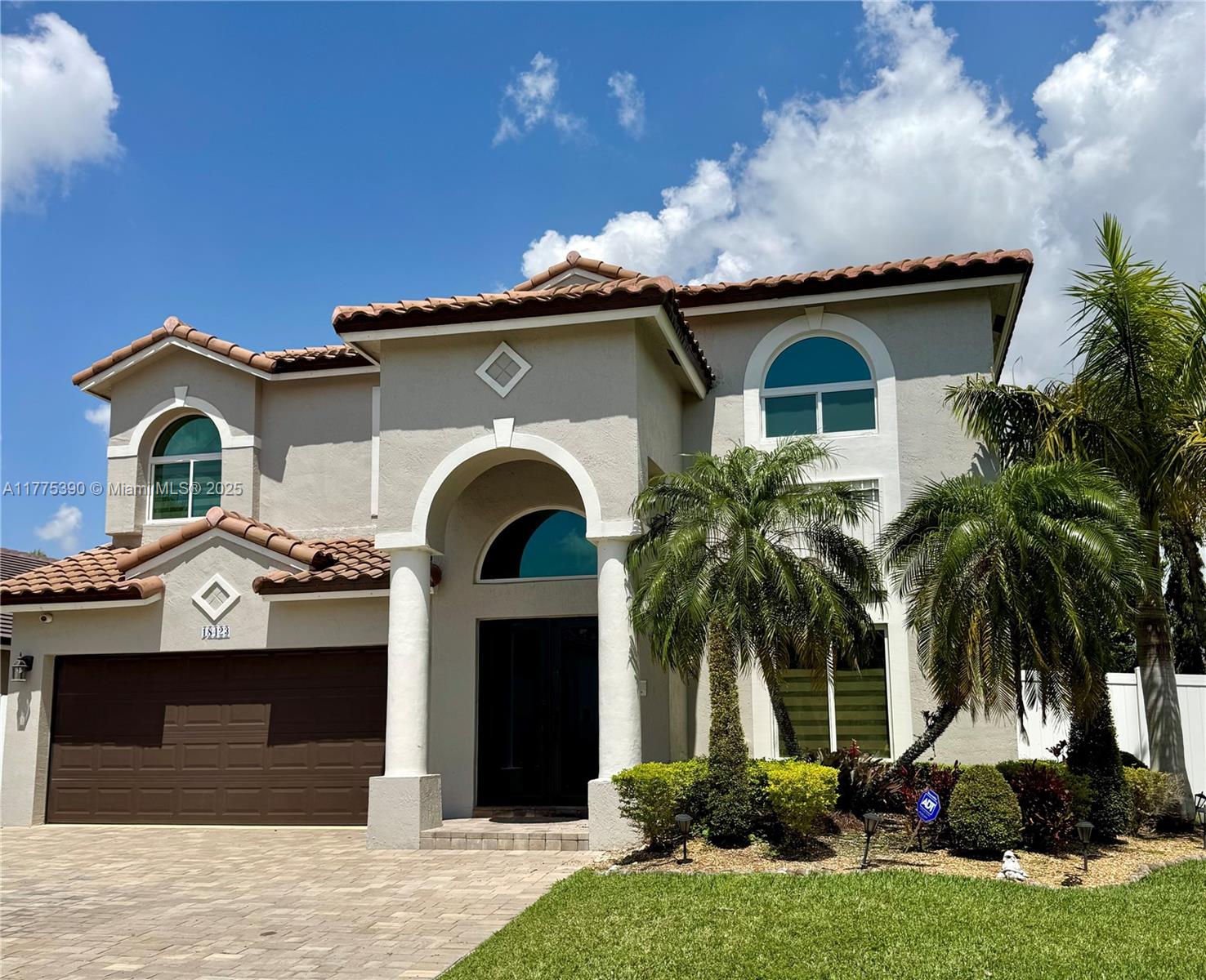 Property for Sale at 18423 Nw 9th St, Pembroke Pines, Miami-Dade County, Florida - Bedrooms: 5 
Bathrooms: 3  - $924,890