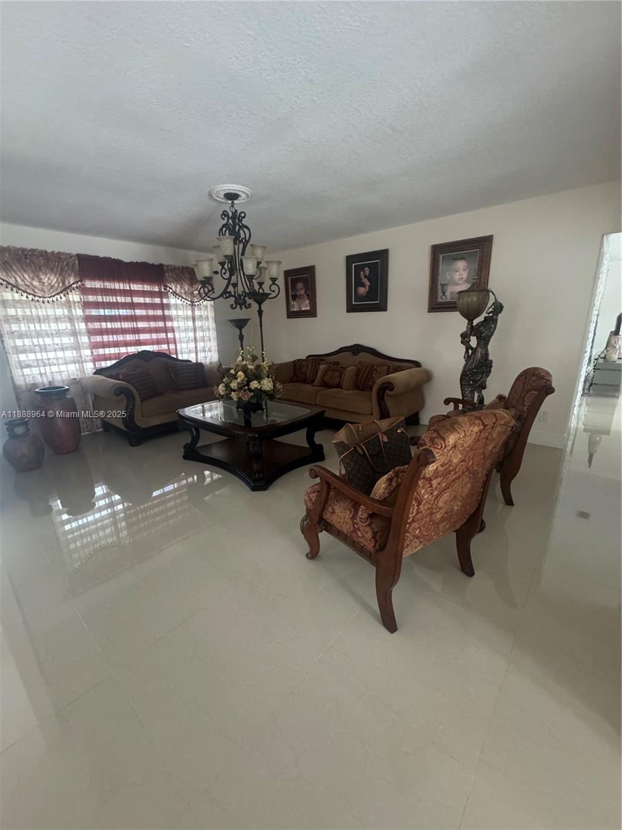 KENDALE LAKES WEST SEC 3 - Residential