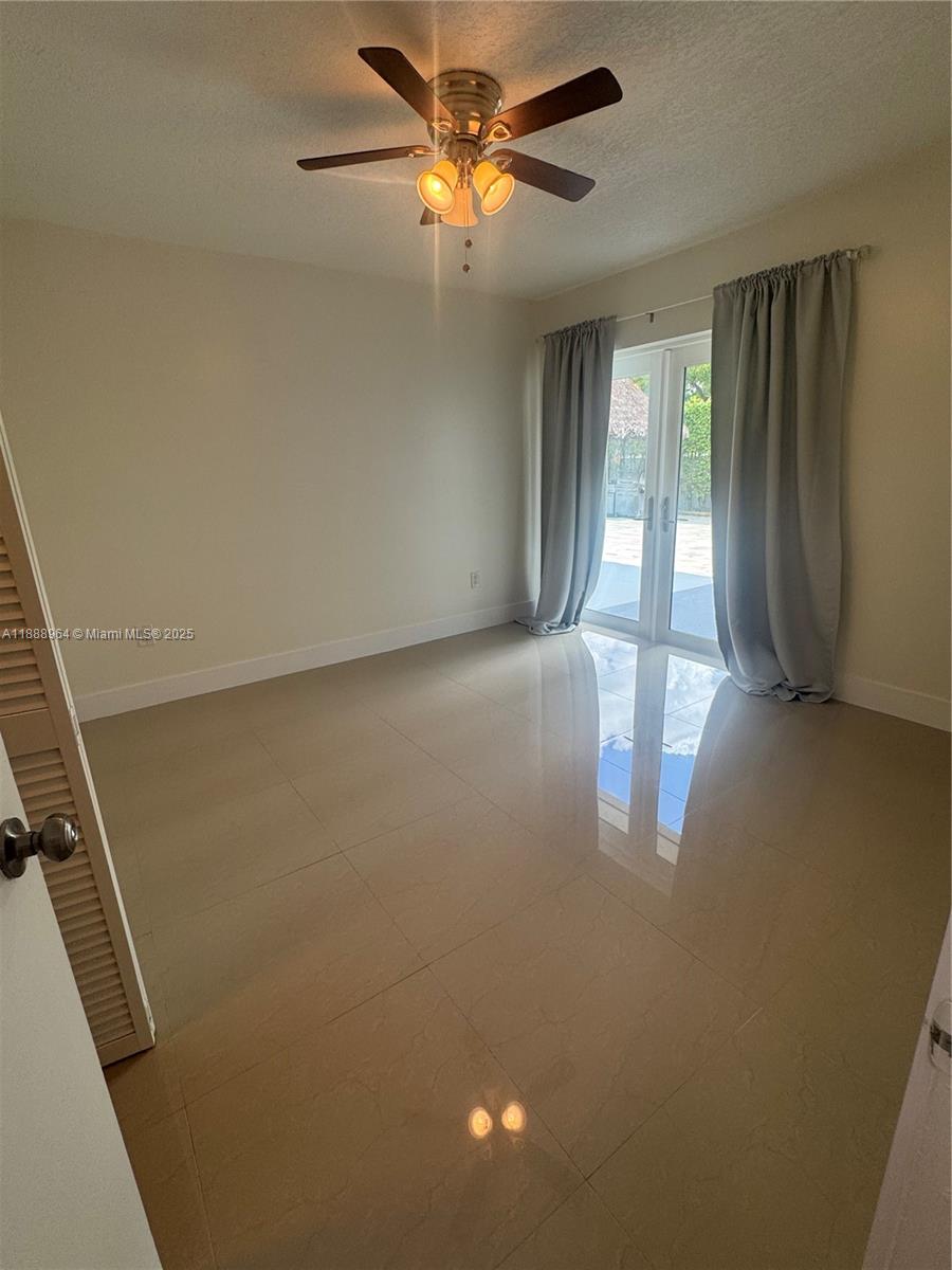 KENDALE LAKES WEST SEC 3 - Residential