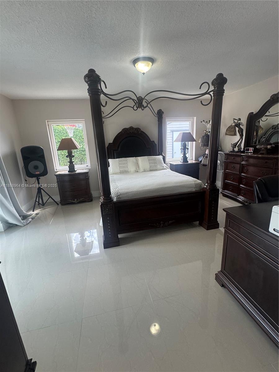 KENDALE LAKES WEST SEC 3 - Residential