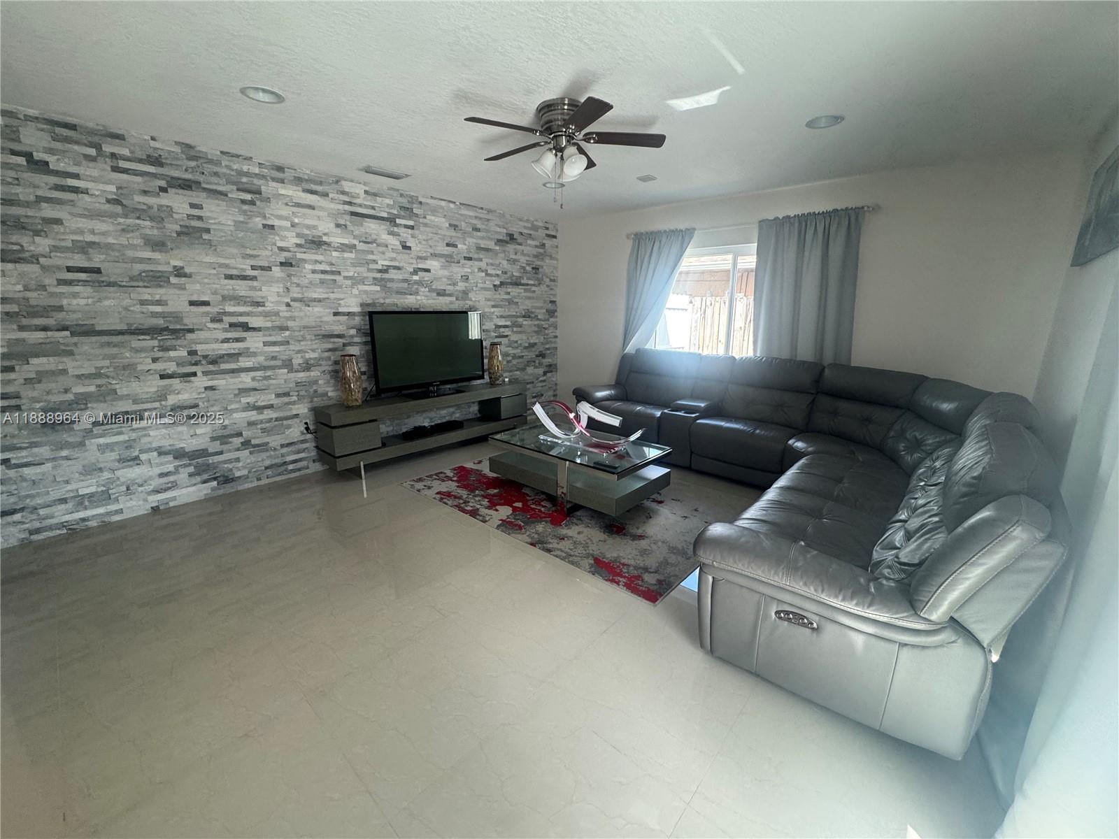 KENDALE LAKES WEST SEC 3 - Residential