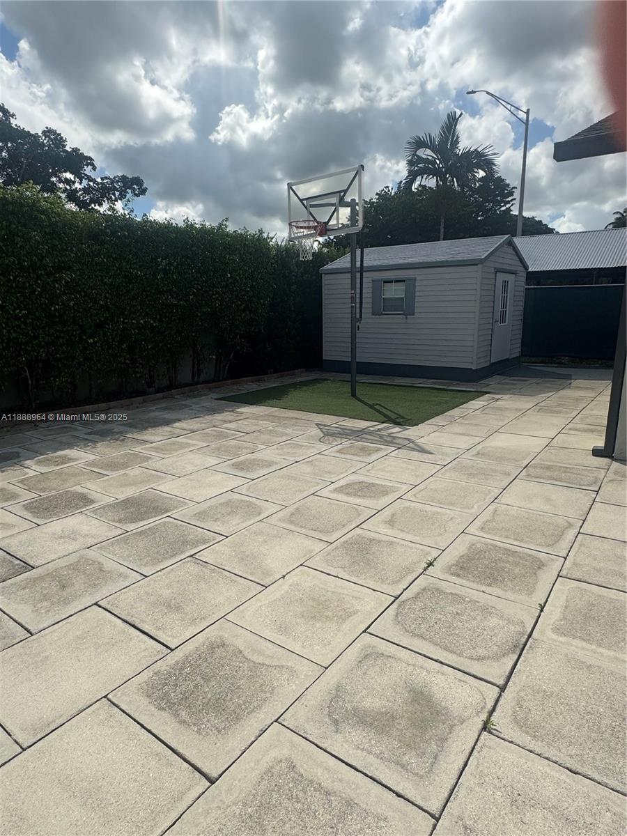 KENDALE LAKES WEST SEC 3 - Residential