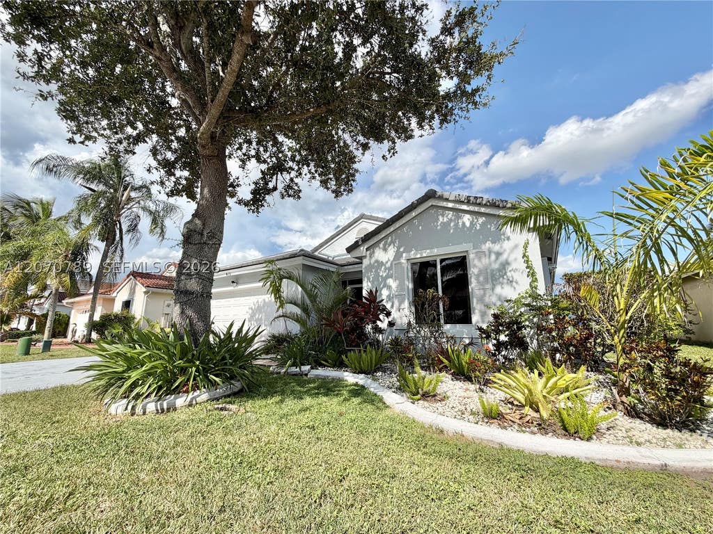Photo of 415 NW 165th Ave, Pembroke Pines, FL 33028 (MLS # A12070789)