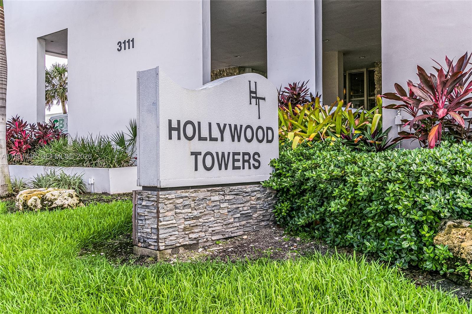 HOLLYWOOD TOWERS CONDO - Residential